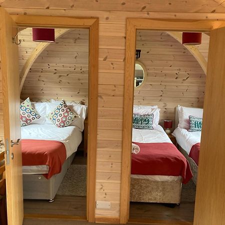 Squirrel Glamping Pod School House Farm Hotell Leighton  Exteriör bild