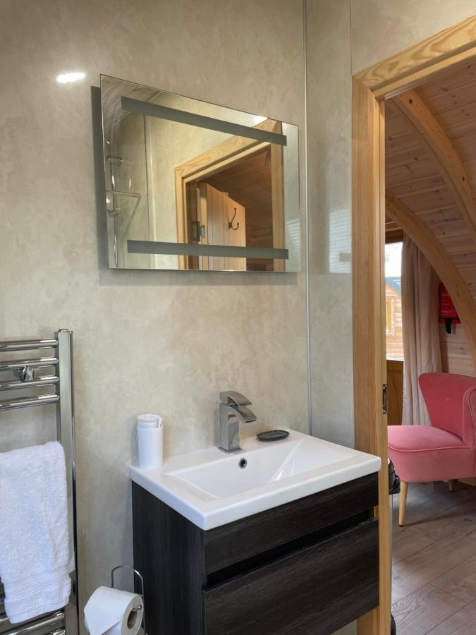 Squirrel Glamping Pod School House Farm Hotell Leighton  Exteriör bild