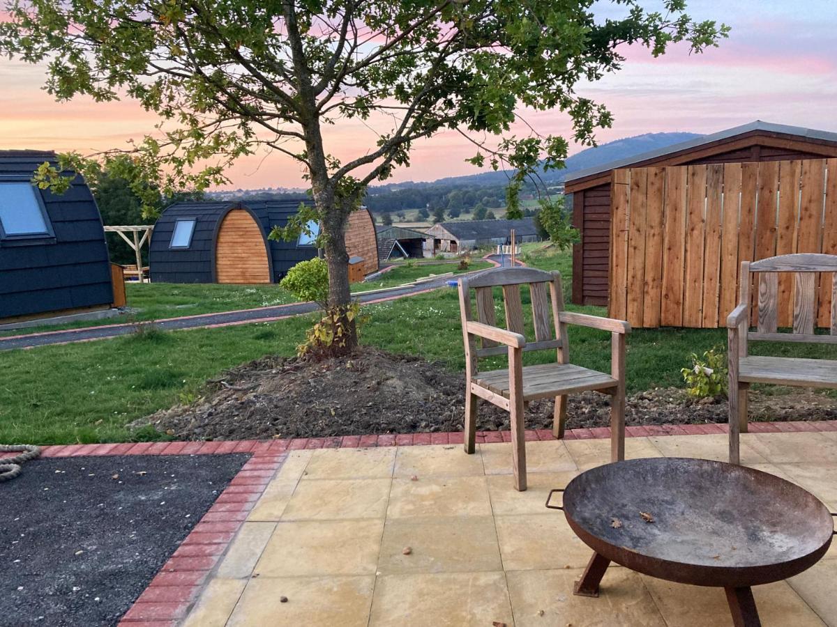 Squirrel Glamping Pod School House Farm Hotell Leighton  Exteriör bild