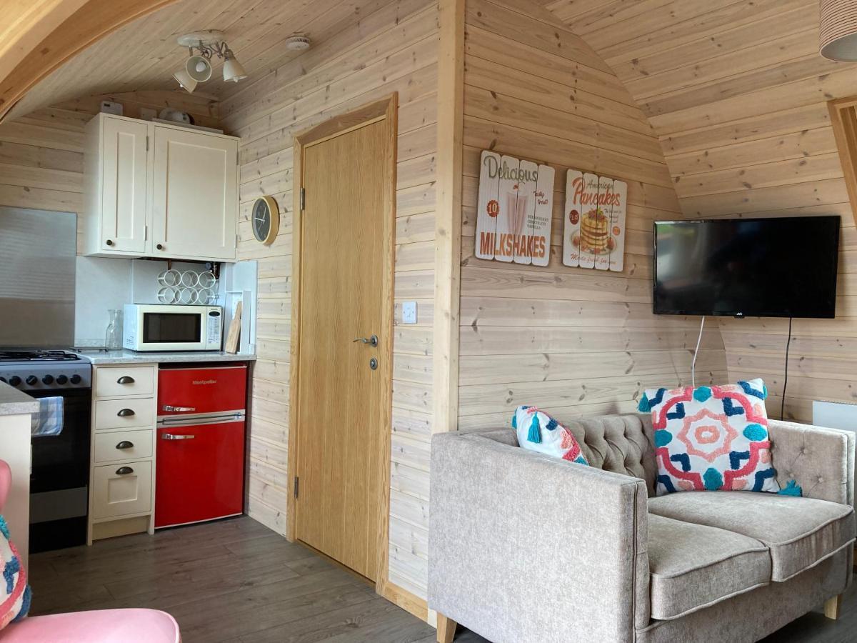 Squirrel Glamping Pod School House Farm Hotell Leighton  Exteriör bild