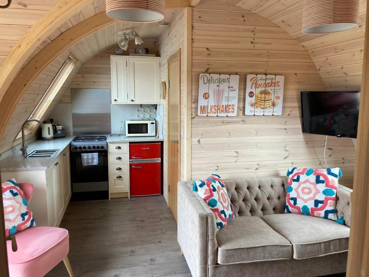 Squirrel Glamping Pod School House Farm Hotell Leighton  Exteriör bild