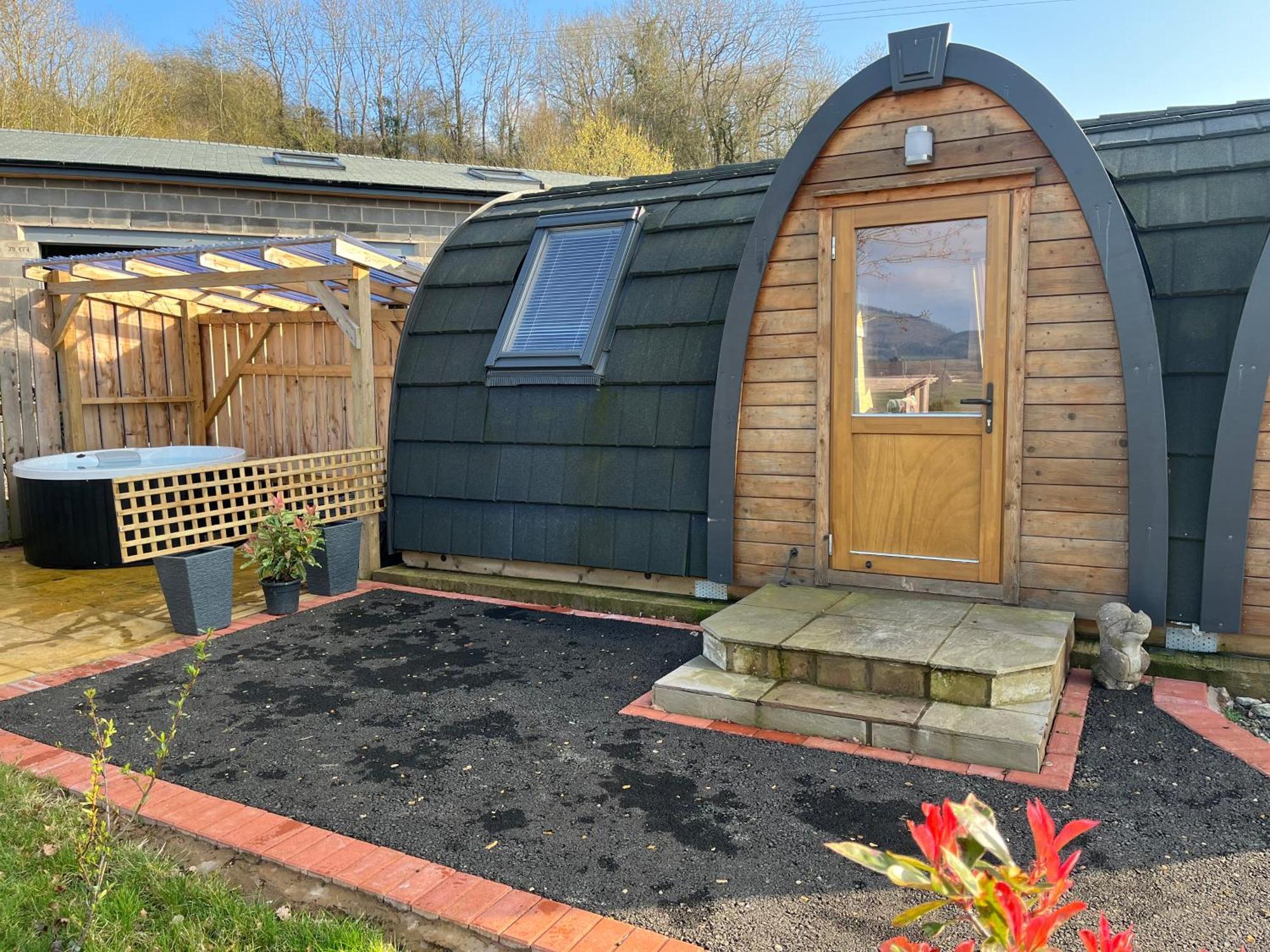 Squirrel Glamping Pod School House Farm Hotell Leighton  Exteriör bild