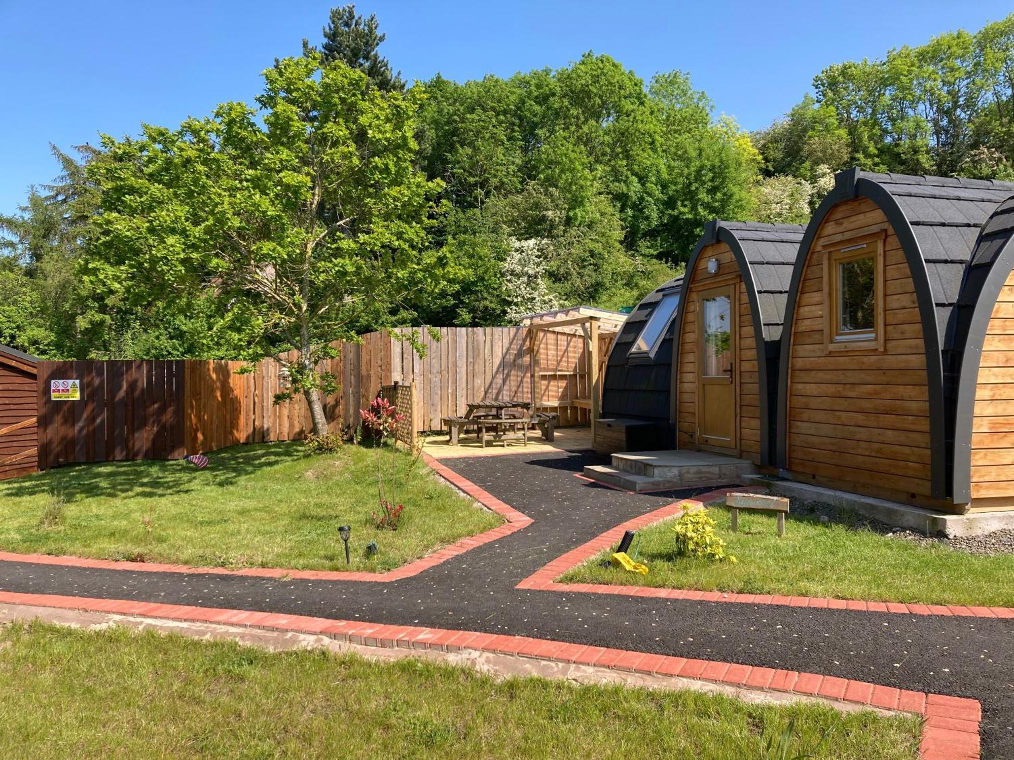 Squirrel Glamping Pod School House Farm Hotell Leighton  Exteriör bild