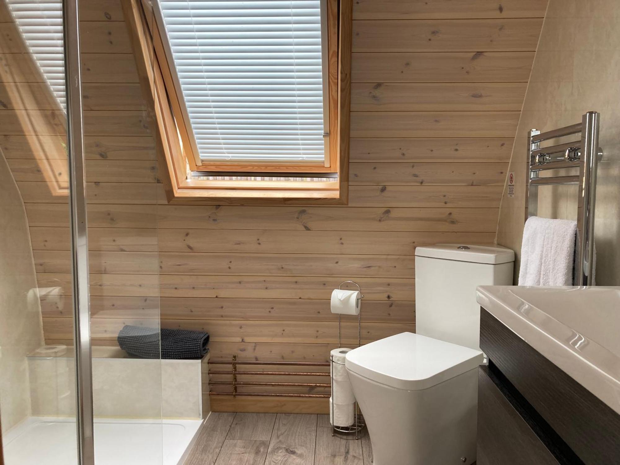 Squirrel Glamping Pod School House Farm Hotell Leighton  Exteriör bild