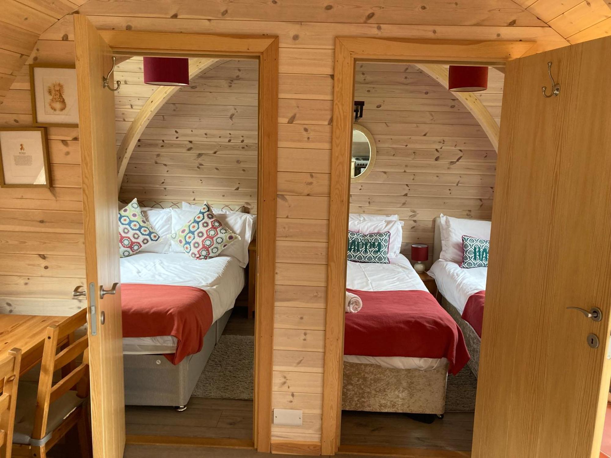 Squirrel Glamping Pod School House Farm Hotell Leighton  Exteriör bild